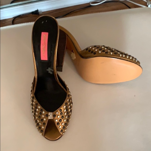 Shoes bye Betty Johnson never been worn - Picture 2 of 3